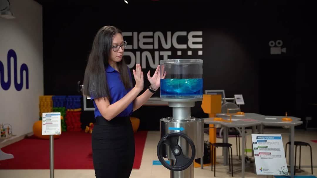 Zaskocz się 9 przykładami siły odśrodkowej z codziennego życia