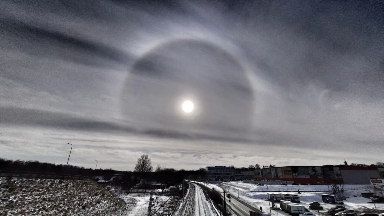 Całkowite wewnętrzne odbicie światła - fascynujące zjawisko optyczne