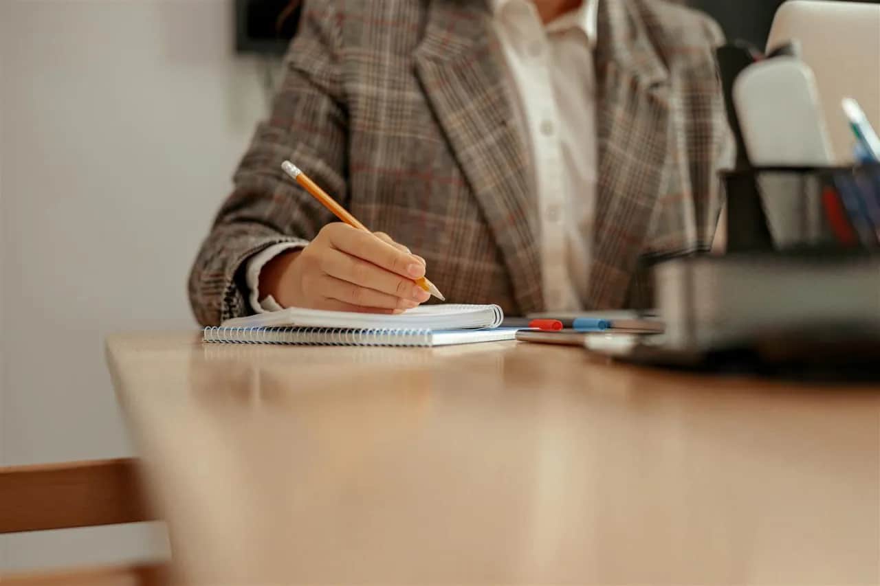 Wsparcie przy pisaniu pracy doktorskiej – co warto wiedzieć przed rozpoczęciem współpracy?