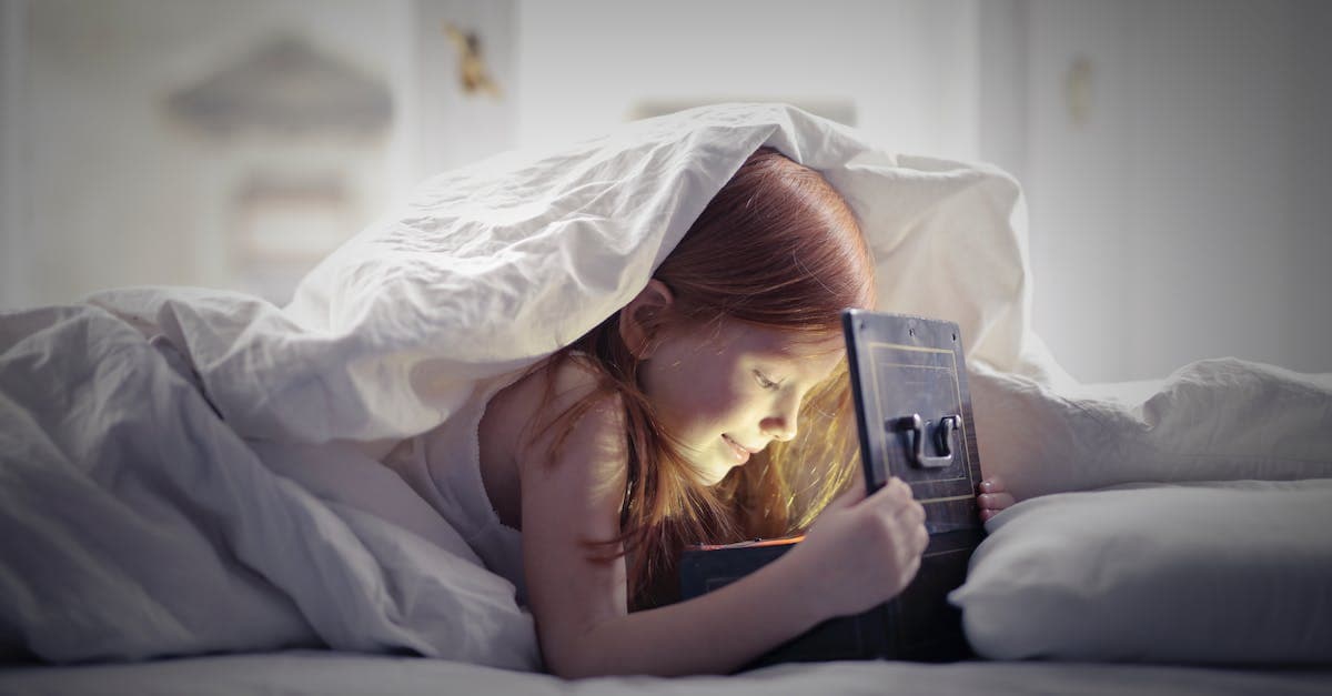 Sennik: Co oznacza, gdy śnimy o znajomych z przeszłości? Wyjaśnienie snu