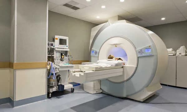 Zjawisko rezonansu magnetycznego: jak działa i jakie ma zastosowania