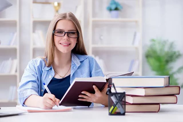 Co daje dysleksja na maturze? Ulgi i udogodnienia, które musisz znać